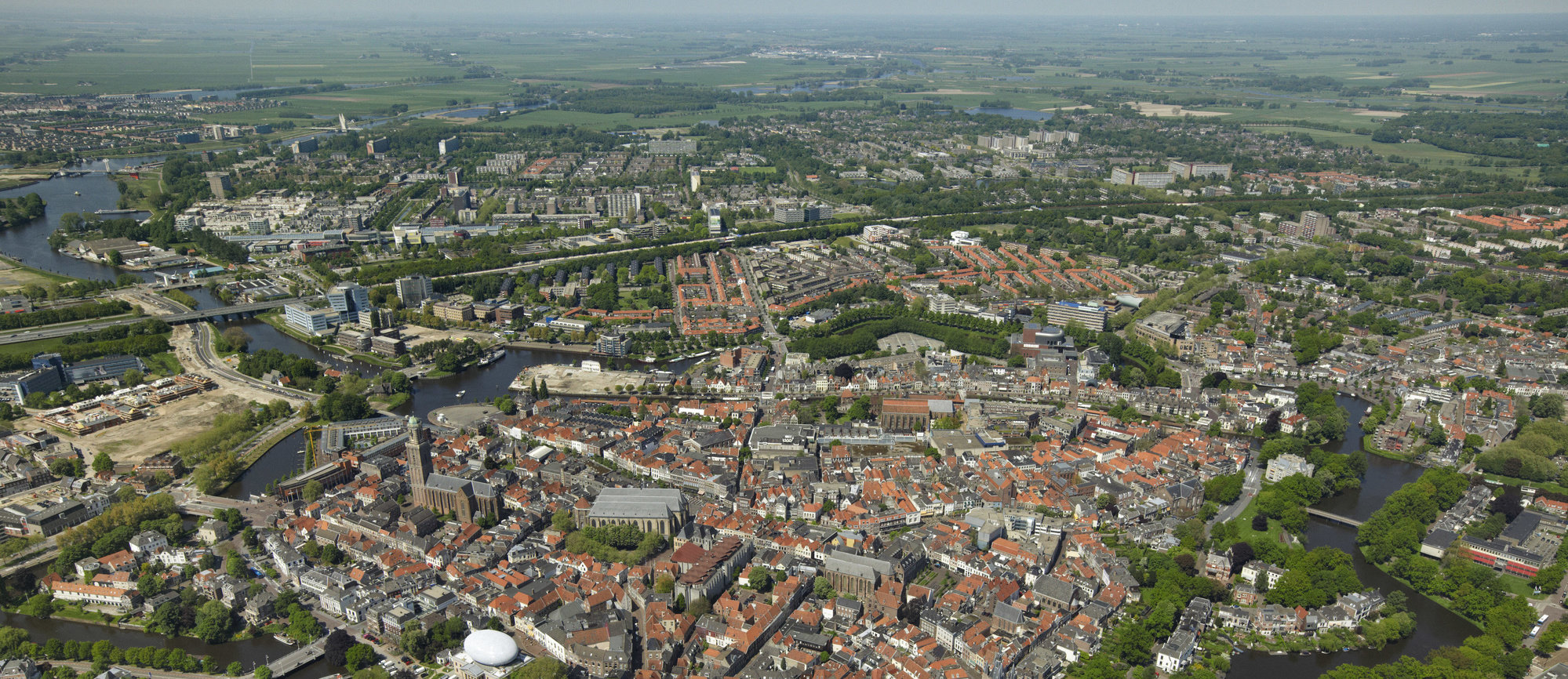 Benthem Gratama Advocaten – Luchtfoto Zwolle stad (foto Aerophotostock.com)2